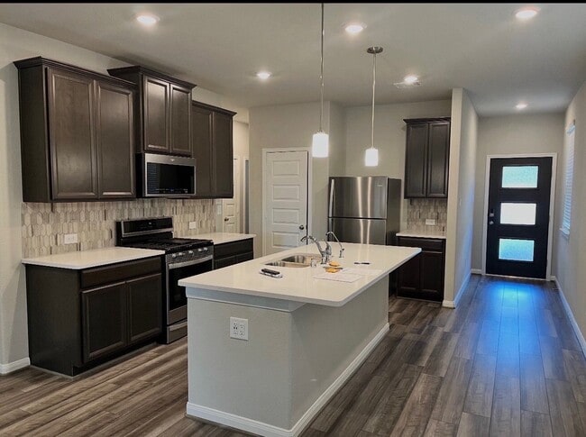 Building Photo - 7058 Silverleaf Oak St