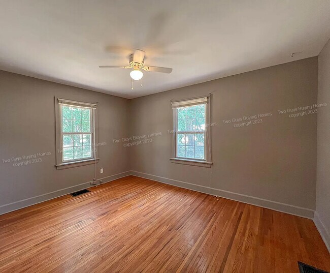 Building Photo - 1041 W Portland St