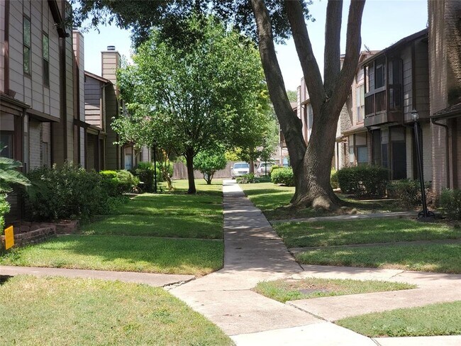 Building Photo - 12400 Brookglade Cir