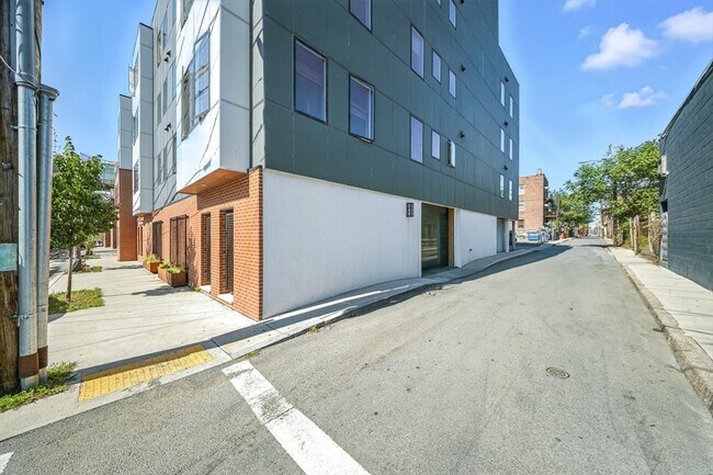Building Photo - 25 2nd St