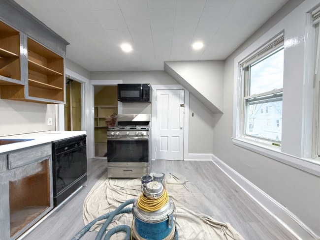 Building Photo - 173 Elm St