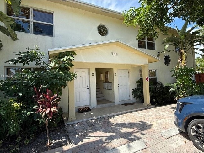 Foto del edificio - 530 NE 15th Ct