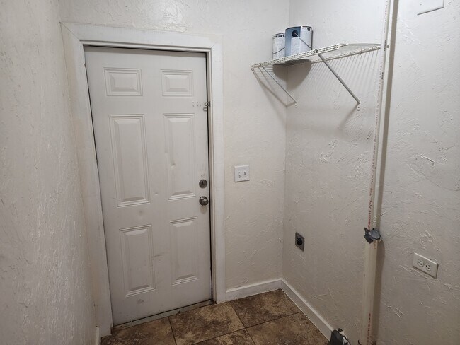 Foto del edificio - 616 NW 36th St