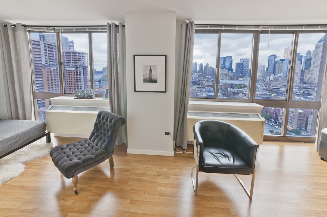 Primary Photo - 520 W 43rd St