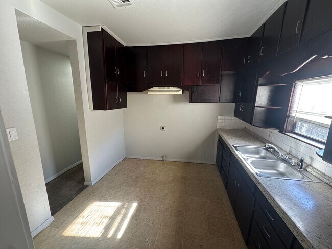 Foto del edificio - Cozy Three Bedroom House for Rent!