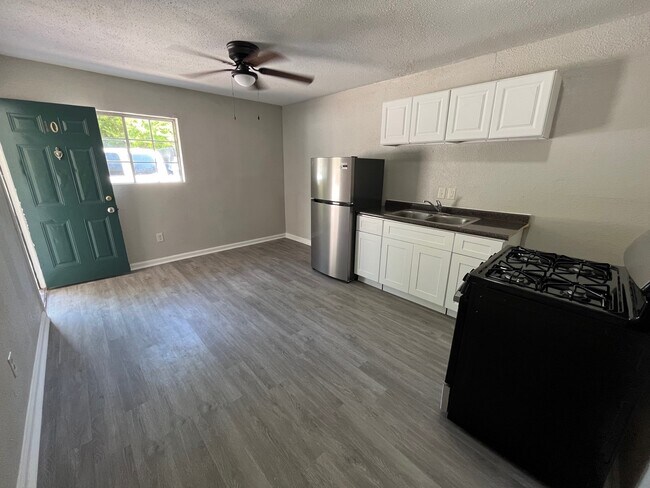 Foto del edificio - 4831 Sycamore Ave