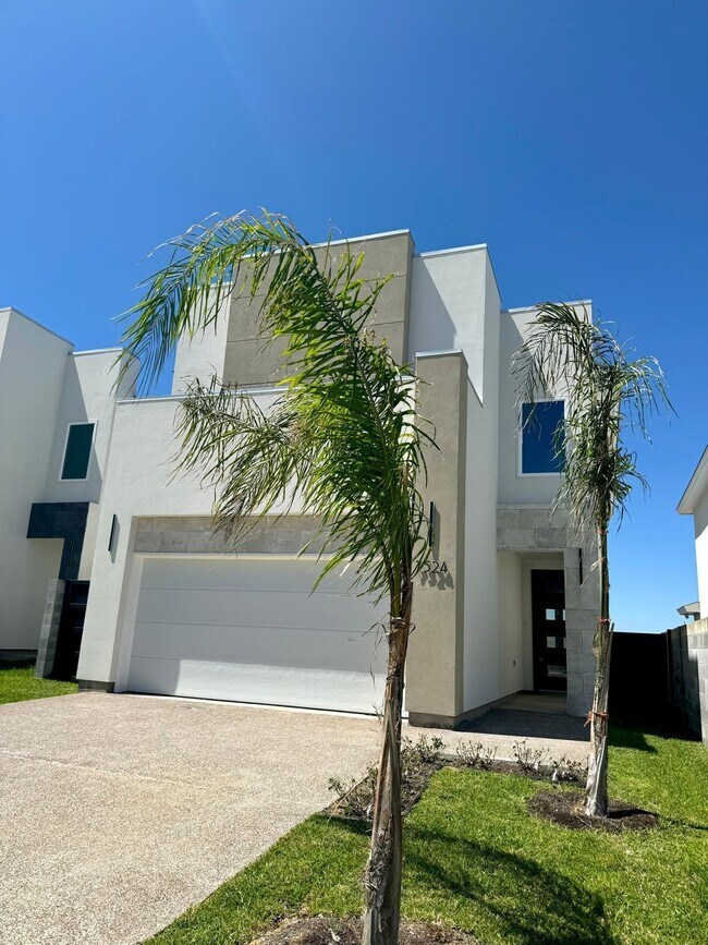 Building Photo - 7524 Cresta Bella St