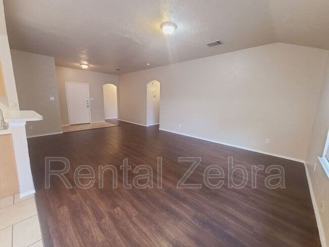 Building Photo - 3140 Ronay Dr
