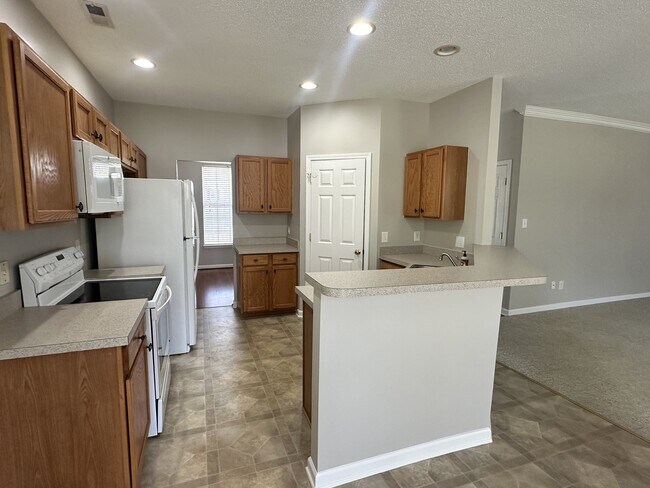 Building Photo - 8017 Hill-N-Dale Dr