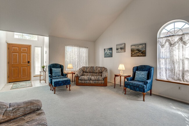 Building Photo - 2033 Silvercrest Dr