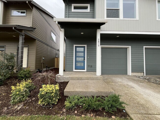 Foto del edificio - Modern 2022-Built 3-Bedroom Home with Open Layout, Entertainer’s Kitchen. Near Parks & Playgrounds