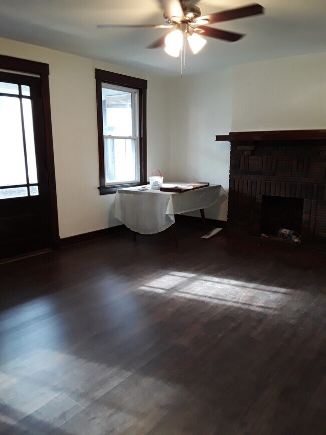 Sala de estar - 339 Semple St