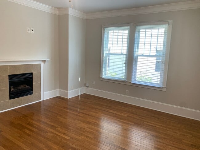 Building Photo - Beautiful Two Story Duplex in Historic Dilworth!