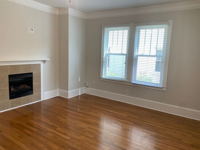 Foto del edificio - Beautiful Two Story Duplex in Historic Dilworth!