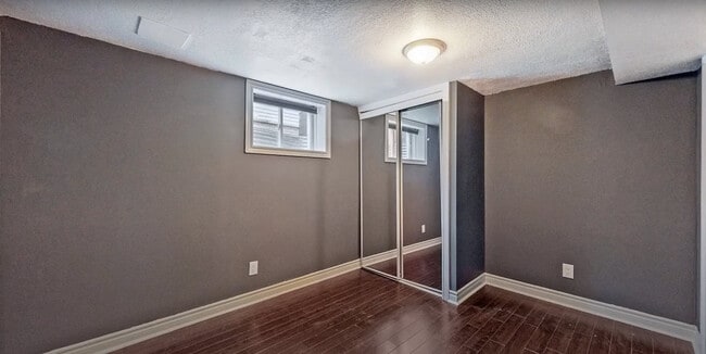 Building Photo - 21 Sandringham Dr