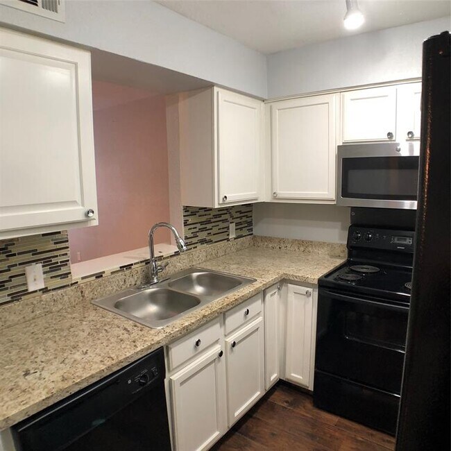 Building Photo - 17202 Imperial Valley Dr