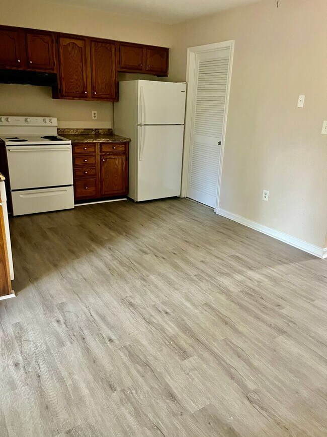 Foto del edificio - 2 Large Bedroom 2 level Townhouse in Frede...