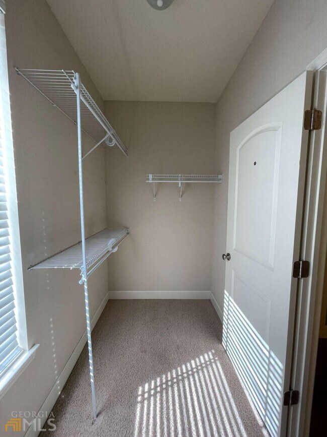 Building Photo - 203 Waters Edge Dr