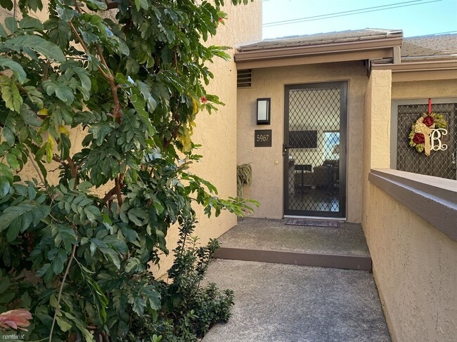 Building Photo - 2 br, 2.5 bath Townhome - 5967 Gaines Street