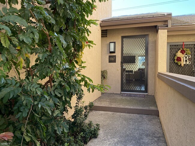 Foto del edificio - 2 br, 2.5 bath Townhome - 5967 Gaines Street