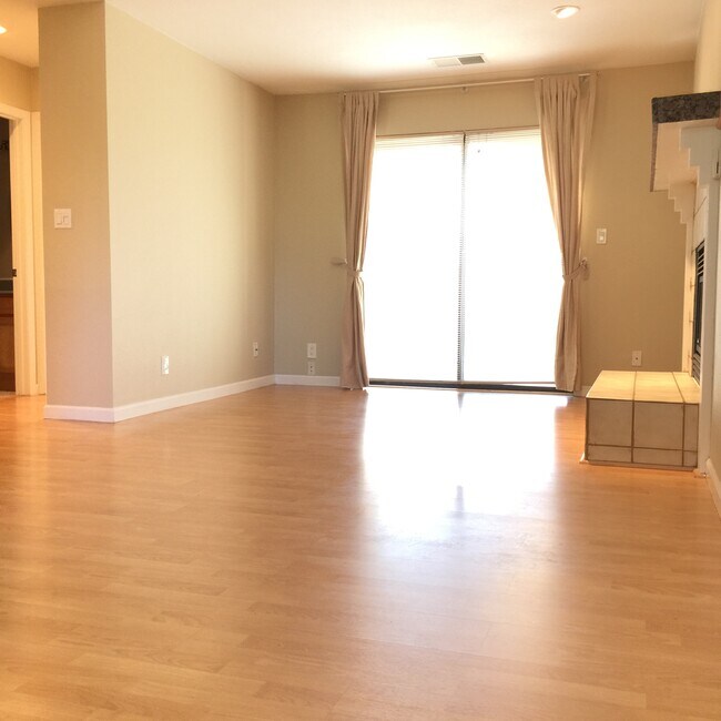 Living Room - 2827 Monument Blvd
