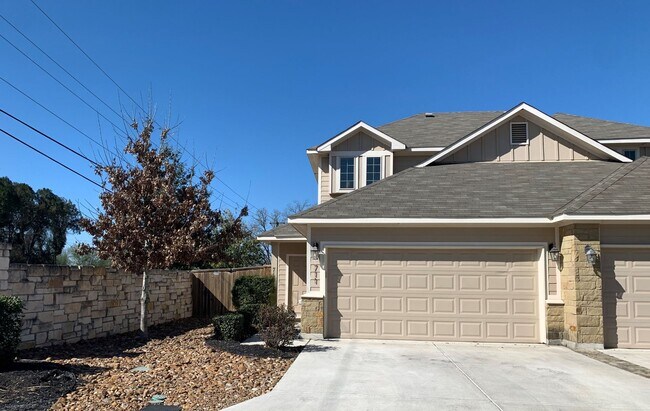 Building Photo - 3/2.5/2 Townhome in Old Mill Crossing / Close to Gruene & Downtown New Braunfels / Fridge & Washe...