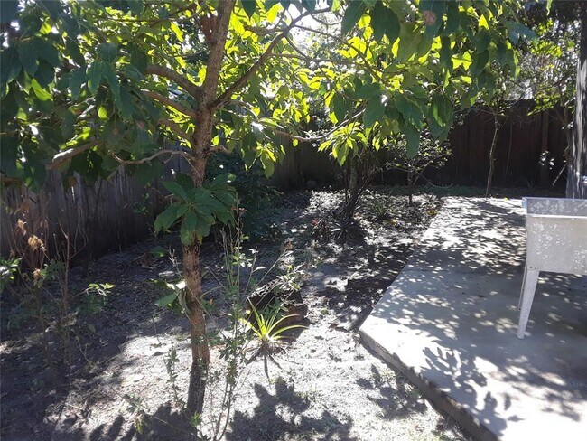 Building Photo - 1303 Candlewyck Dr