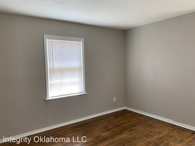 Building Photo - 3 br, 1 bath House - 324 E. Ercoupe Dr.