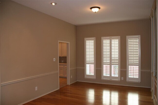 Building Photo - 21922 Rivergate Ct