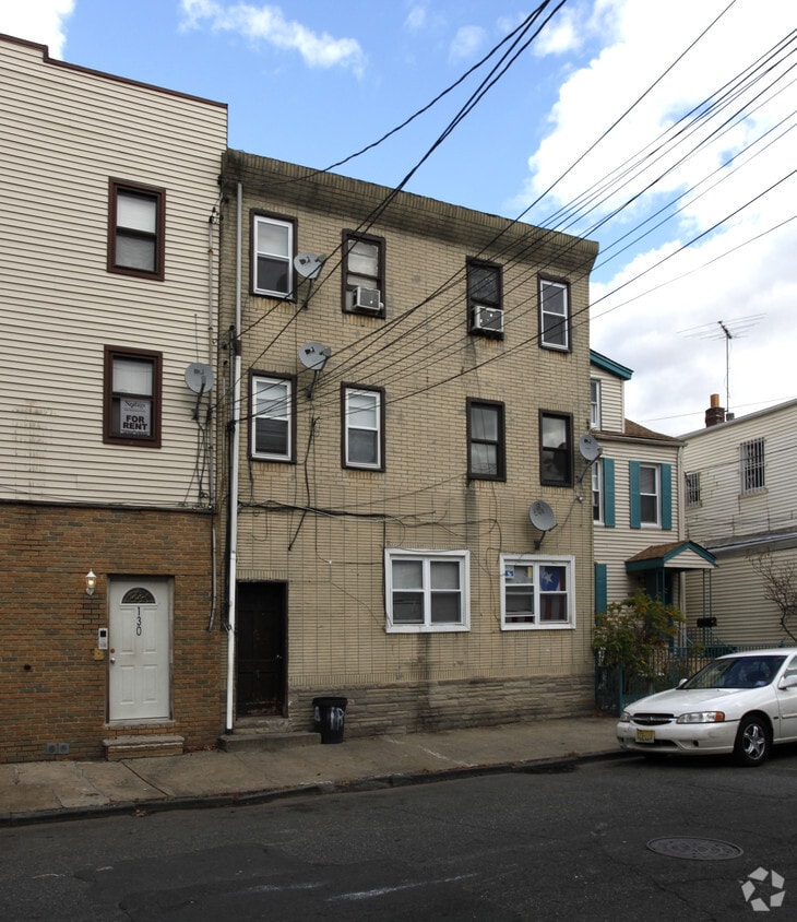 Primary Photo - 128 Beacon Ave