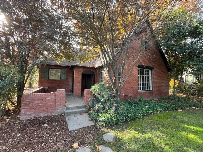 Building Photo - Lovely 1940's Brick Home in the Country-$5...