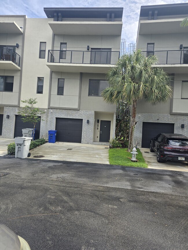 Building Photo - 478 SE 1st Cir