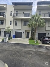 Building Photo - 478 SE 1st Cir