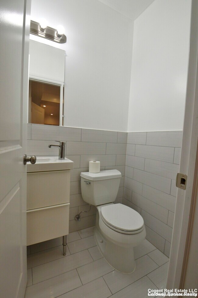 Foto del edificio - 2345 Irving Park Rd