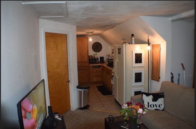 Building Photo - 181 E Shore S