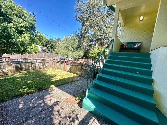 Foto del edificio - Charming 2-3bd Bungalow w/Pool in San Rafael