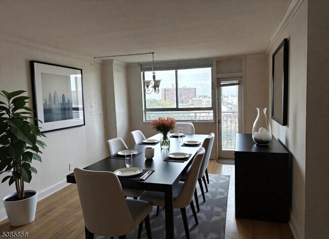 Foto del edificio - 100 Manhattan Ave