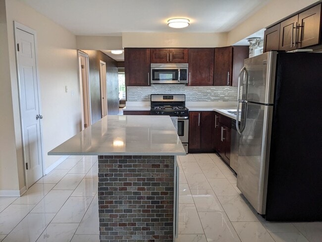 Foto del edificio - 16W631 56th St