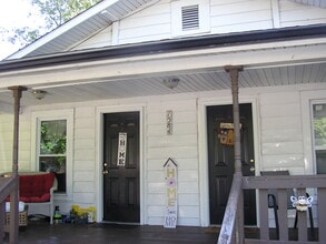 Building Photo - 1584 Collegeview Dr