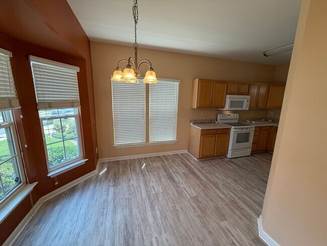 Foto del edificio - 232 Hadley Commons Dr