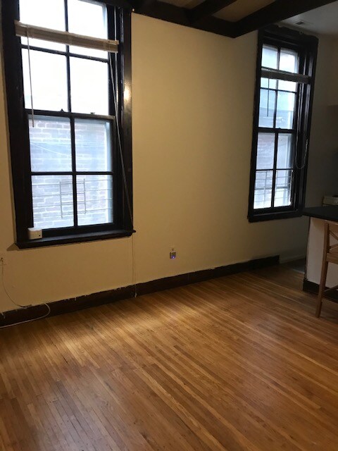 Primary Photo - 2037 Walnut St