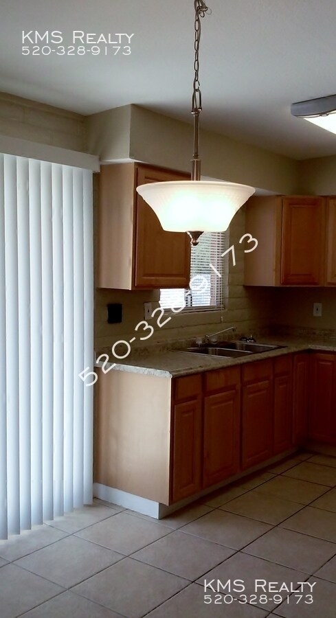 Foto del edificio - 4 bedroom 2 bath House - Kinney Rd & Ajo Way