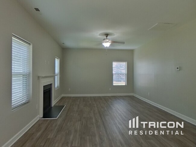 Foto del edificio - 144 Misty Woods Dr