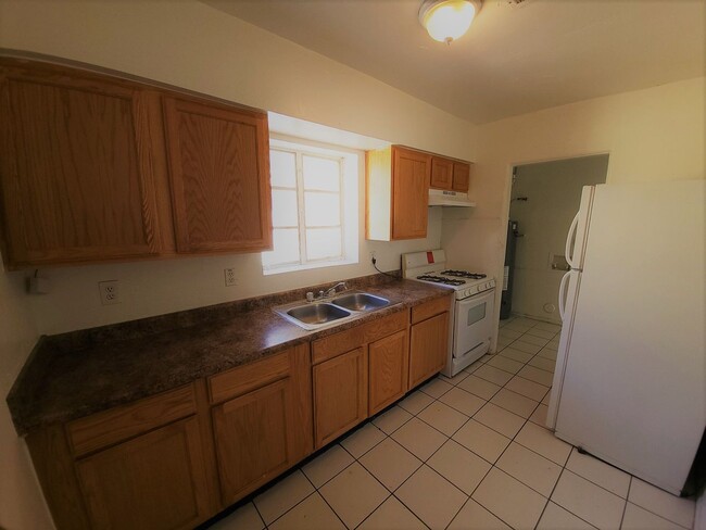 Building Photo - NICE AND AFFORDABLE 2 BEDROOM 1 BATH DUPLEX IN PHOENIX
