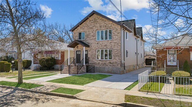 Foto del edificio - 219-16 141st Ave