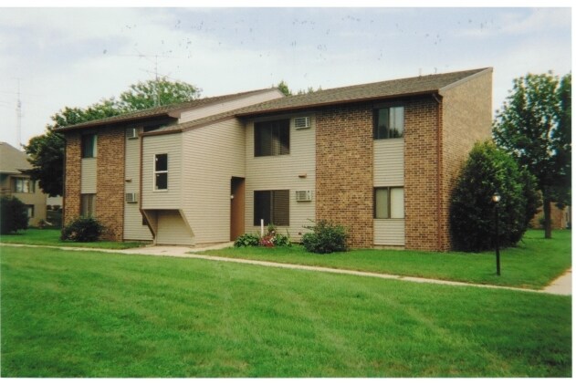 Primary Photo - Riverwood Apartments