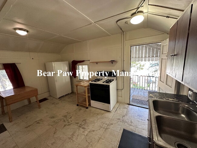 Building Photo - "1-Bedroom Retreat in downtown Evergreen"