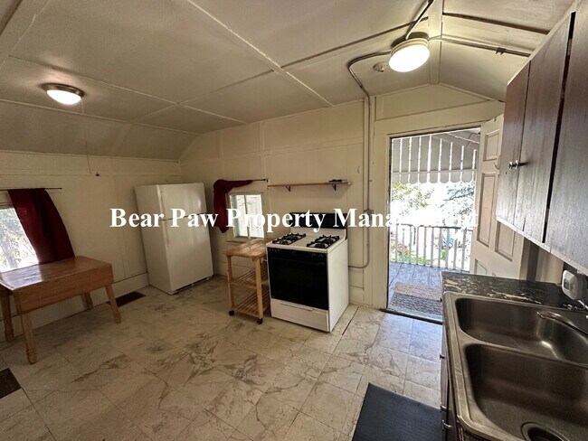 Foto del edificio - "1-Bedroom Retreat in downtown Evergreen"