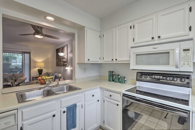 Building Photo - 7474 E Earll Dr
