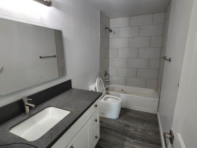 Foto del edificio - 5121 Valero Ct